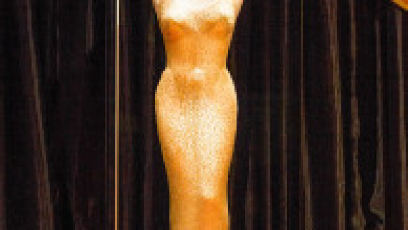 Kim Kardashian, acuzată că a "deteriorat iremediabil" rochia lui Marilyn Monroe pe care a purtat-o la Gala Met 2022. Sursa foto: Profimedia Images | Poza 4 din 17