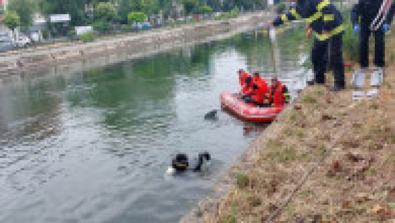 Un bărbat a căzut în râul Dâmbovița, în zona Spitalului Universitar. Foto: ISU | Poza 2 din 4