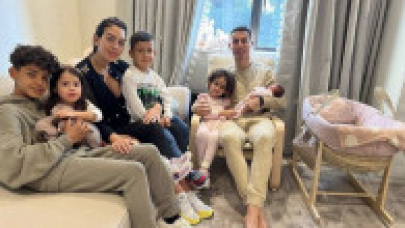 Georgina Rodriguez și Cristiano Ronaldo, în aprilie 2022, după nașterea fiicei lor celei mai mici Foto: Profimedia Images | Poza 8 din 11