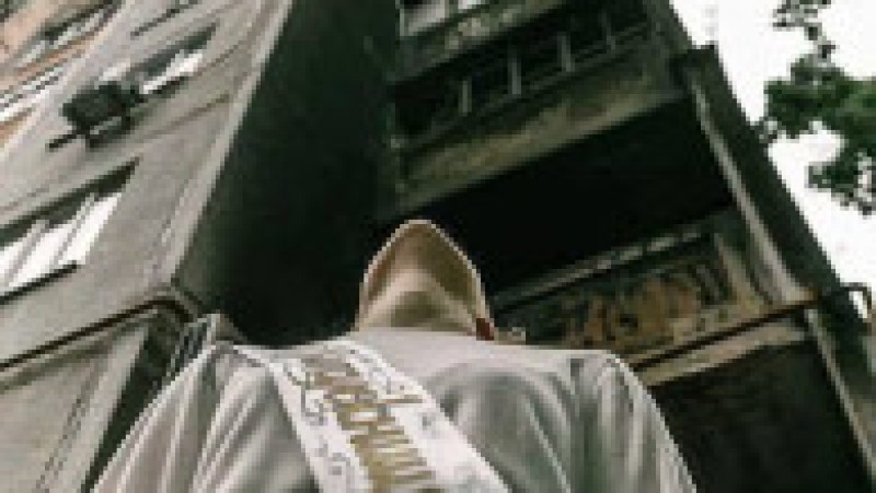 Absolvenții de la o școală din Cernihiv au impresionat o lume întreagă cu pozele pe care le-au făcut la final de an. FOTO: Twitter | Poza 3 din 7