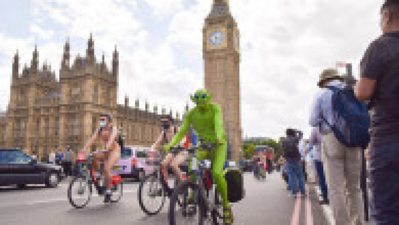 Peste o mie de bicicliști au participat la Parada Mondială a Bicicliștilor Dezbrăcați, în Londra. Foto: Profimedia Images | Poza 5 din 13