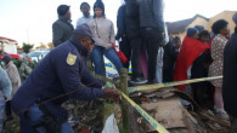Cadavrele a 21 de tineri au fost descoperite într-un club de noapte din Africa de Sud. Aveau vârste între 13 și 17 ani. Foto: Profimedia | Poza 4 din 8