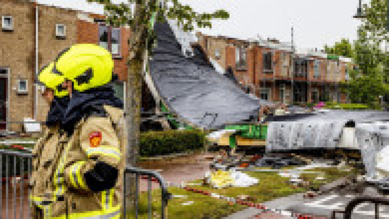  O tornadă a ucis cel puţin o persoană şi a rănit alte 10 în oraşul de coastă Zierikzee din sud-vestul Olandei. Foto: Profimedia Images | Poza 4 din 10