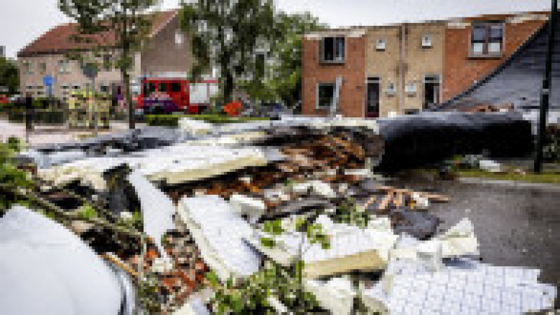  O tornadă a ucis cel puţin o persoană şi a rănit alte 10 în oraşul de coastă Zierikzee din sud-vestul Olandei. Foto: Profimedia Images | Poza 1 din 10