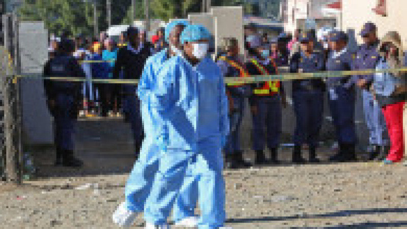 Cadavrele a 21 de tineri au fost descoperite într-un club de noapte din Africa de Sud. Aveau vârste între 13 și 17 ani. Foto: Profimedia | Poza 3 din 8