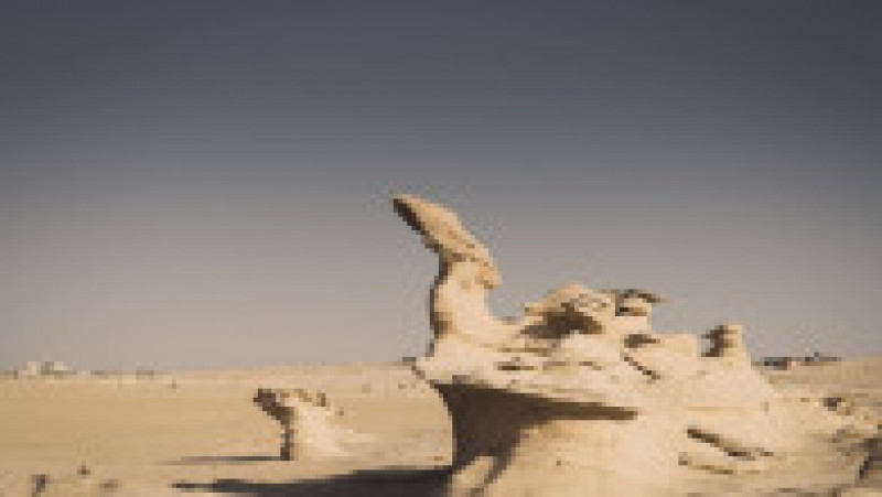 În deșertul Al Wathba din Abu Dhabi, dunele fosilizate, vechi de 150.000 de ani, au devenit o atracție turistică. Foto: Profimedia | Poza 9 din 11