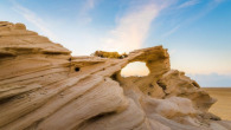 În deșertul Al Wathba din Abu Dhabi, dunele fosilizate, vechi de 150.000 de ani, au devenit o atracție turistică. Foto: Profimedia | Poza 10 din 11