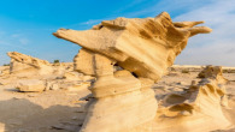 În deșertul Al Wathba din Abu Dhabi, dunele fosilizate, vechi de 150.000 de ani, au devenit o atracție turistică. Foto: Profimedia | Poza 4 din 11