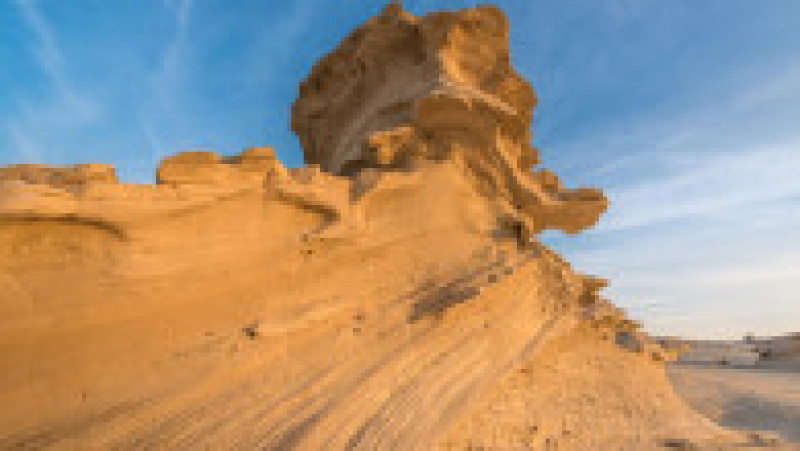 În deșertul Al Wathba din Abu Dhabi, dunele fosilizate, vechi de 150.000 de ani, au devenit o atracție turistică. Foto: Profimedia | Poza 1 din 11