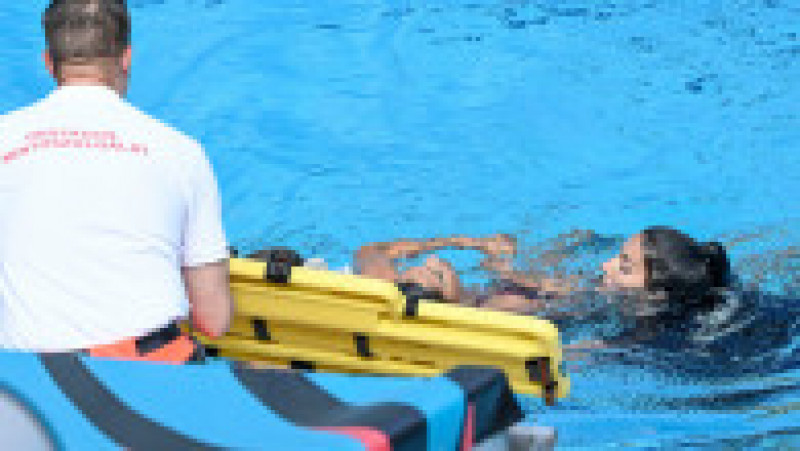 Înotătoarea americană Anita Alvarez a fost la un pas de înec după ce a leşinat în bazin. Sursa foto: Profimedia Images | Poza 12 din 14