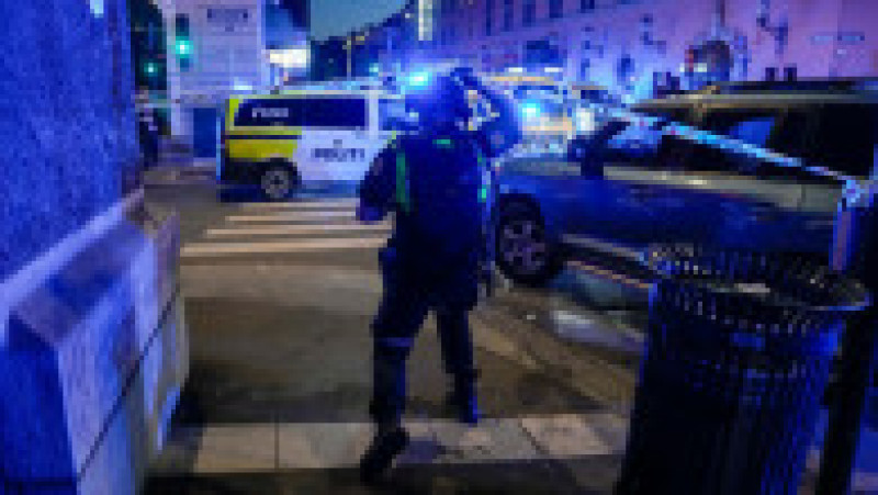 Două persoane au fost ucise şi 14 au fost rănite în urma unor împuşcături în centrul Oslo. Foto: Profimedia Images | Poza 9 din 10