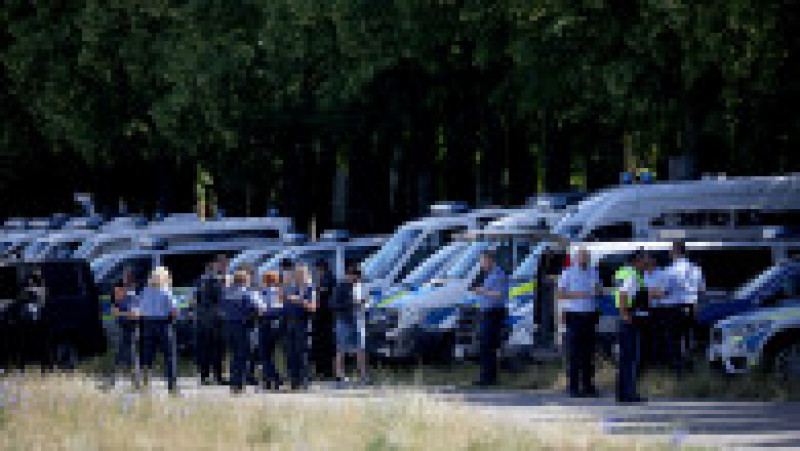 Forțele de poliție germane așteaptă la München începerea unei demonstrații la scară largă a criticilor G7 pentru o mai bună protecție a climei și a speciilor, dar și împotriva foametei și sărăciei. Foto: Profimedia Images | Poza 3 din 9
