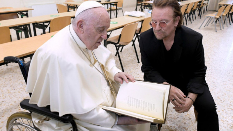 Bono a fost la Vatican și s-a întâlnit cu Papa Francisc în mai 2022 Foto: Profimedia Images