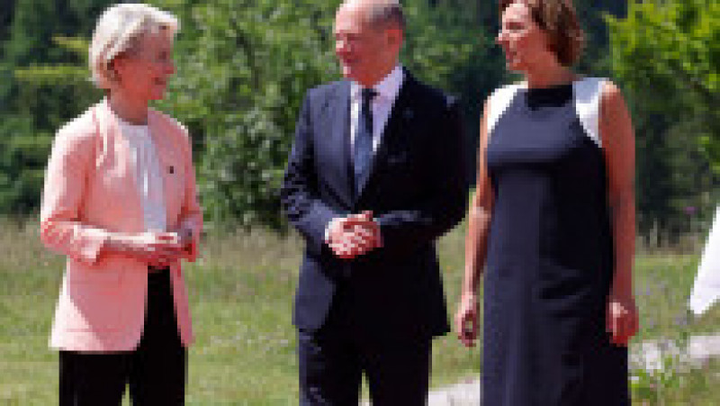 Olaf Scholz o primește la G7 pe Ursula von der Leyen. Foto: Profimedia Images | Poza 5 din 18