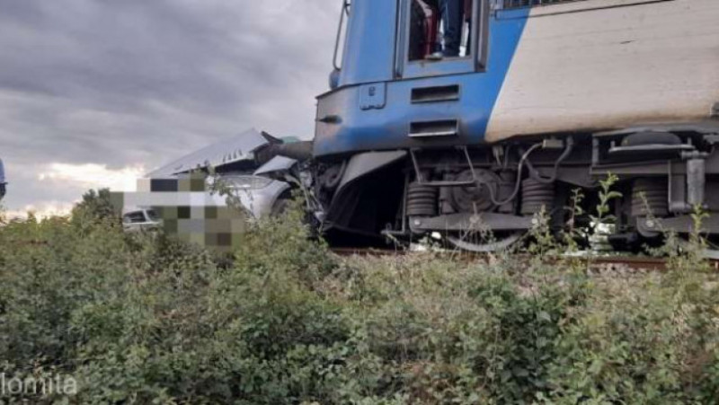 Un accident feroviar a avut loc în localitatea Alexeni, două persoane fiind rănite, una dintre ele aflându-se în stare gravă. Foto: ISU Ialomița
