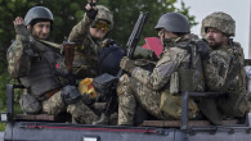 Militari ucraineni aflați într-o camionetă în apropiere de Bahmut, Donbas. Foto: Profimedia Images | Poza 91 din 106