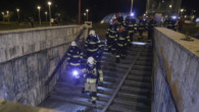Pompierii din Capitală au simulat o catastrofă la metrou. Au aplicat planul roșu și au avut de salvat 300 de pasageri. FOTO: INQUAM PHOTOS -Octav Ganea | Poza 4 din 8