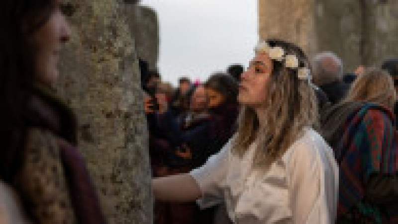 Mii de oameni s-au adunat la Stonehenge pentru a sărbători solstiţiul de vară. Foto: Profimedia | Poza 22 din 22
