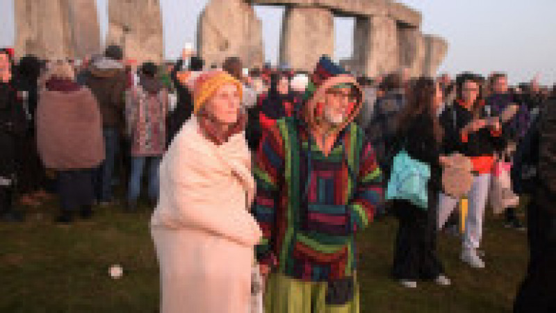 Mii de oameni s-au adunat la Stonehenge pentru a sărbători solstiţiul de vară. Foto: Profimedia | Poza 11 din 17