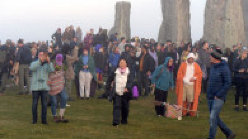 Mii de oameni s-au adunat la Stonehenge pentru a sărbători solstiţiul de vară. Foto: Profimedia | Poza 8 din 17