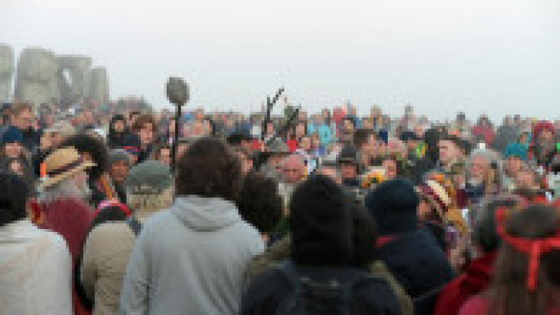 Mii de oameni s-au adunat la Stonehenge pentru a sărbători solstiţiul de vară. Foto: Profimedia | Poza 13 din 17