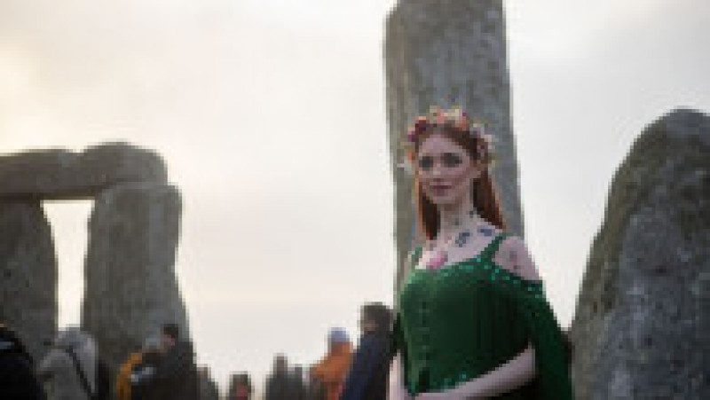 Mii de oameni s-au adunat la Stonehenge pentru a sărbători solstiţiul de vară. Foto: Profimedia | Poza 4 din 17
