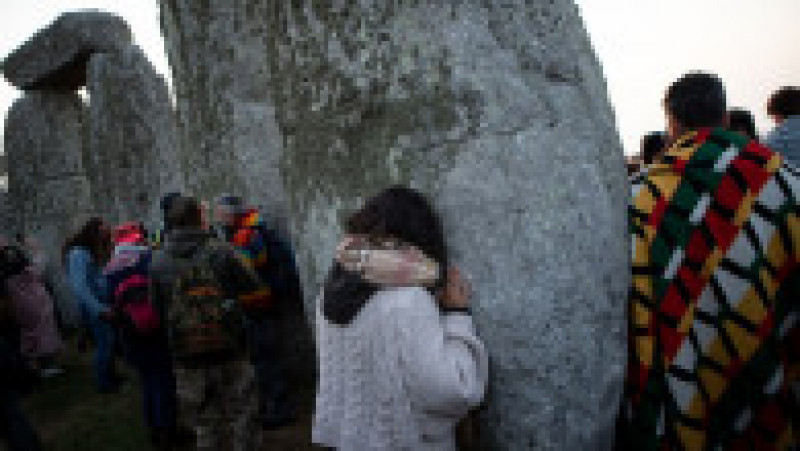 Mii de oameni s-au adunat la Stonehenge pentru a sărbători solstiţiul de vară. Foto: Profimedia | Poza 5 din 17