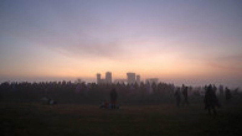 Mii de oameni s-au adunat la Stonehenge pentru a sărbători solstiţiul de vară. Foto: Profimedia | Poza 6 din 17