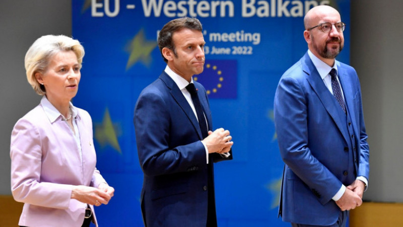 Președintele Comisiei Europene, Ursula von der Leyen, președintele Franței, Emmanuel Macron și Charles Michel, președintele Consiliului European. Foto: Profimedia Images
