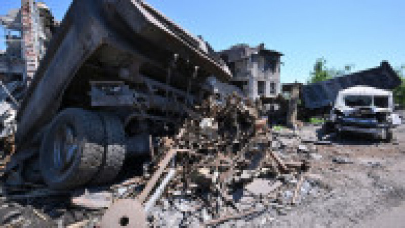 Tanc distrus și abandonat în incinta uzinei Azovstal. Foto: Profimedia Images | Poza 3 din 7
