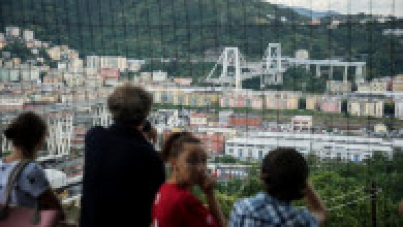 Podul Morandi s-a prăbușit în mijlocul sezonului turistic din 2018, pe 14 august, provocând moartea a 43 de persoane și expunând starea precară a infrastructurii italiene. Sursa foto: Profimedia Images | Poza 14 din 34