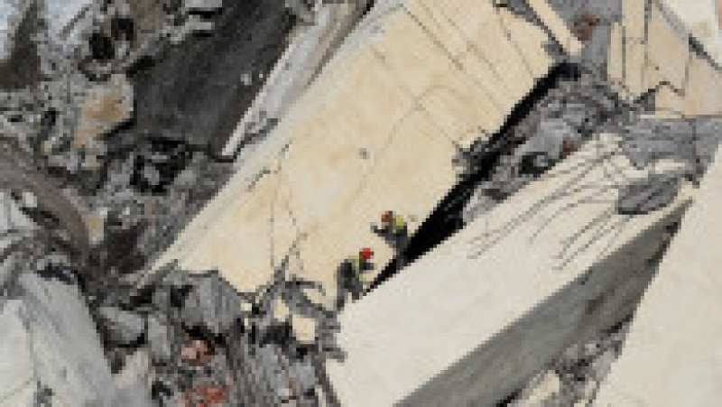 Podul Morandi s-a prăbușit în mijlocul sezonului turistic din 2018, pe 14 august, provocând moartea a 43 de persoane și expunând starea precară a infrastructurii italiene. Sursa foto: Profimedia Images | Poza 27 din 34