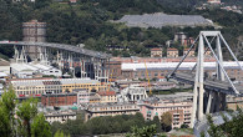 Podul Morandi s-a prăbușit în mijlocul sezonului turistic din 2018, pe 14 august, provocând moartea a 43 de persoane și expunând starea precară a infrastructurii italiene. Sursa foto: Profimedia Images | Poza 34 din 34