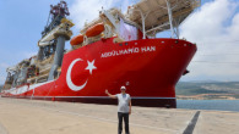 Ankara spune că vasul Abdulhamid Han, ce are o lungime de 238 de metri, este cea mai mare şi cea mai avansată tehnologic navă de foraj de mare adâncime, putând fora la 12.000 de metri adâncime, Foto: Twitter/ Fatih Donmez | Poza 4 din 4