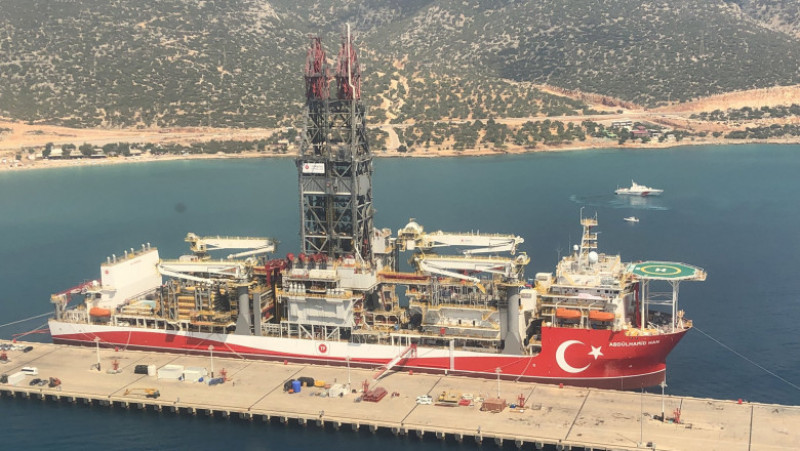 Ankara spune că vasul Abdulhamid Han, ce are o lungime de 238 de metri, este cea mai mare şi cea mai avansată tehnologic navă de foraj de mare adâncime, putând fora la 12.000 de metri adâncime, Foto: Twitter/ Fatih Donmez