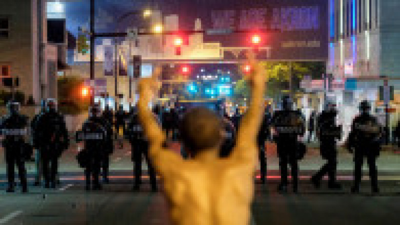 Manifestaţii în SUA după ce poliţia a împuşcat un bărbat de culoare la Akron, în Ohio. Foto: Profimedia | Poza 4 din 6