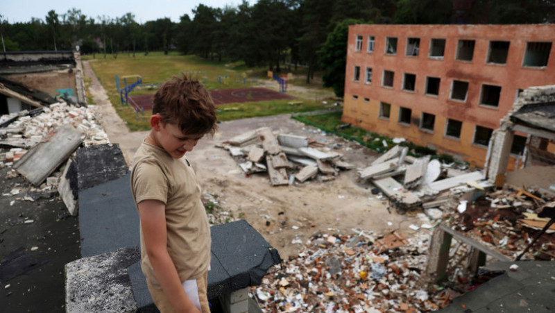 Imagine cu o școală distrusă de bombardamentele rusești din Cernihiv. Foto: Profimedia Images
