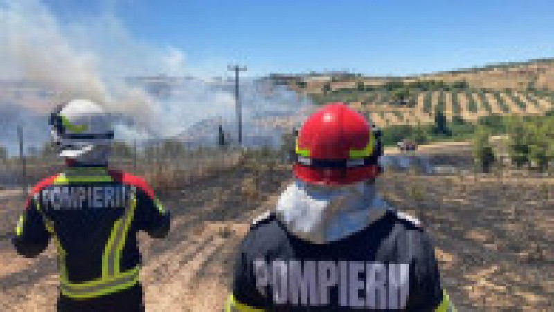 Pompierii români intervin pentru lichidarea unui incendiu de vegetaţie izbucnit la nord de Atena. Foto: Facebook/DSU | Poza 3 din 7