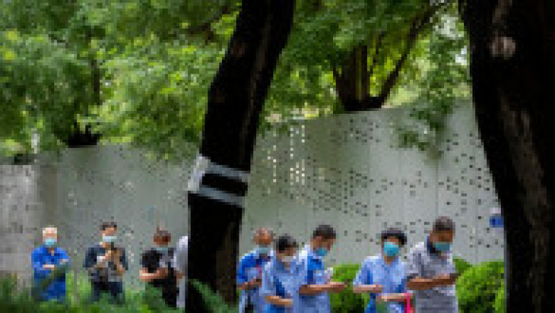 Oamenii stau la cozi lungi pentru a fi testați la Covid-19 în Beijing, Foto: Profimedia Images | Poza 3 din 19