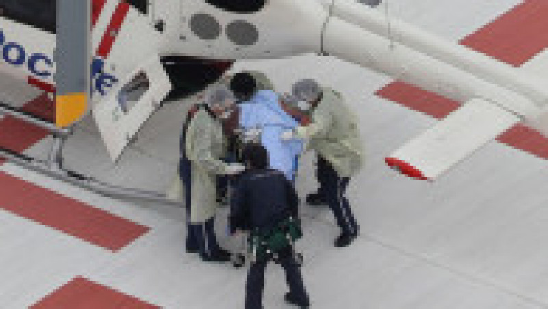 Shinzo Abe este transportat la spital cu un elicopter. Foto: Profimedia Images | Poza 18 din 19