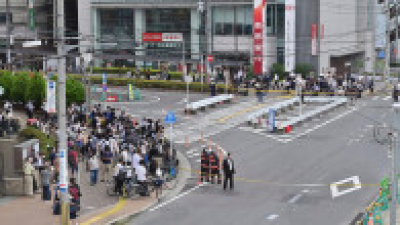 Mulțimi adunate în locul în care a fost împușcat Shinzo Abe. Foto: Profimedia | Poza 1 din 14