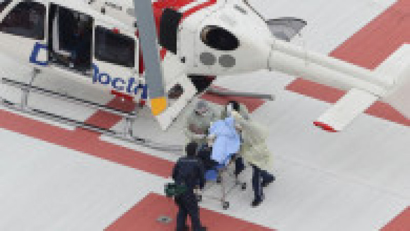 Shinzo Abe este transportat la spital cu un elicopter. Foto: Profimedia Images | Poza 19 din 19