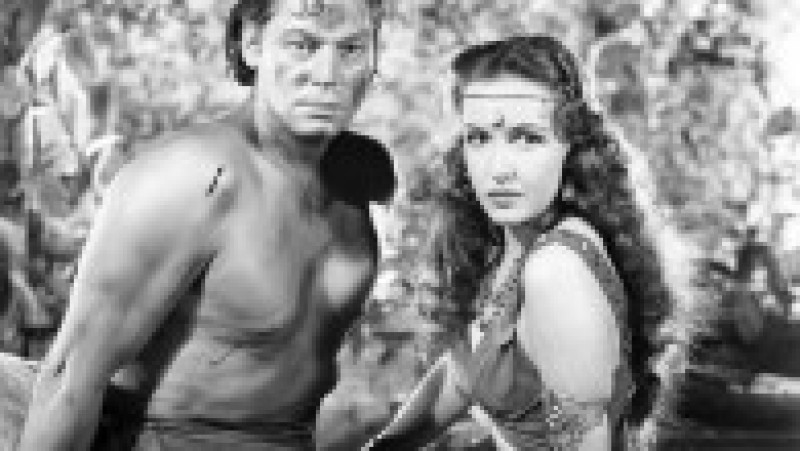 Johnny Weissmuller, în rolul Tarzan, alături de Frances Gifford, în 1943 Foto: Profimedia Images | Poza 12 din 18