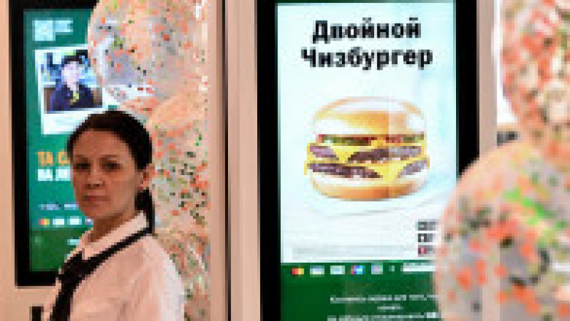 Dezamăgirea unui YouTuber care a mers la un restaurant McDonald’s pe stil rusesc. Foto: Profimedia Images | Poza 3 din 7