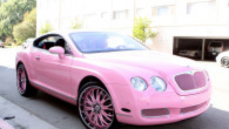 Paris Hilton și Bentley-ul ei de 150.000 de dolari. Foto: Profimedia | Poza 34 din 46
