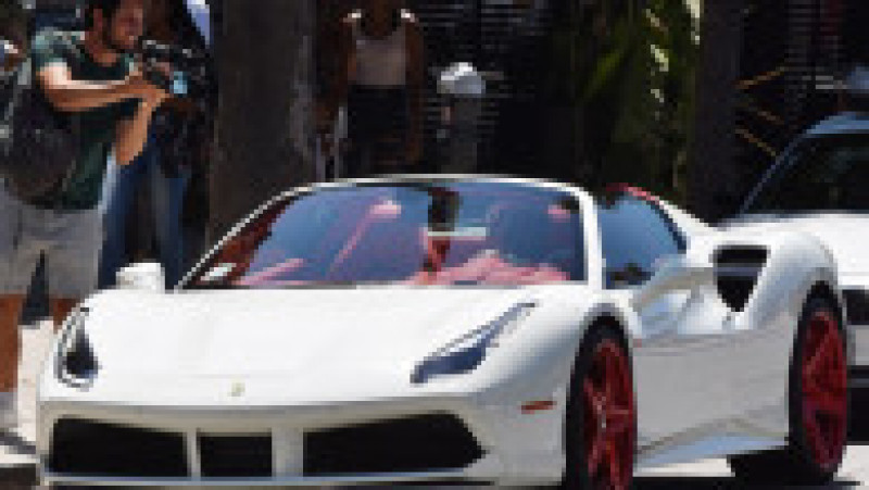 Modelul Blac Chyna într-un Ferrari alb. Foto: Profimedia | Poza 16 din 46