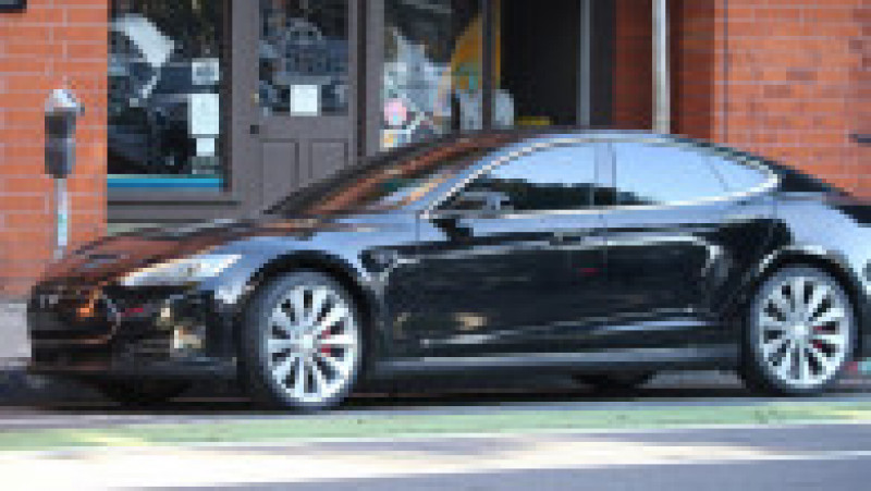 Amber Heard merge la farmacie cu o Tesla. Foto: Profimedia | Poza 9 din 46
