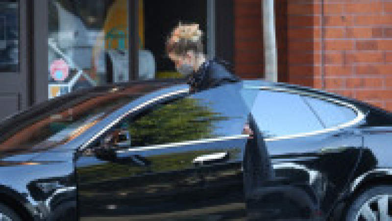 Amber Heard merge la farmacie cu o Tesla. Foto: Profimedia | Poza 10 din 46