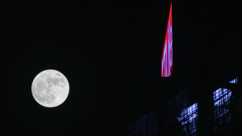 Superluna văzută în Hong Kong. Foto: Profimedia