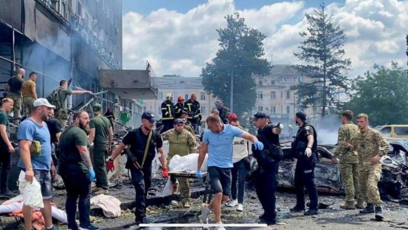 Bombardamente rusești în centrul Ucrainei soldate cu morți și răniți. Foto: Twitter/Nexta